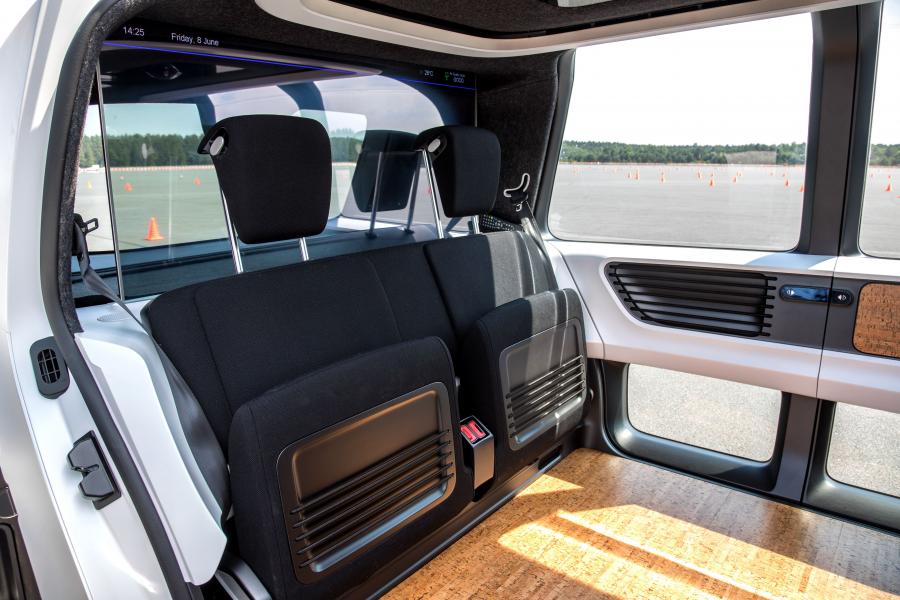 Интерьер Volkswagen Sedric Сoncept 2017 года  (фото 16 из 19)